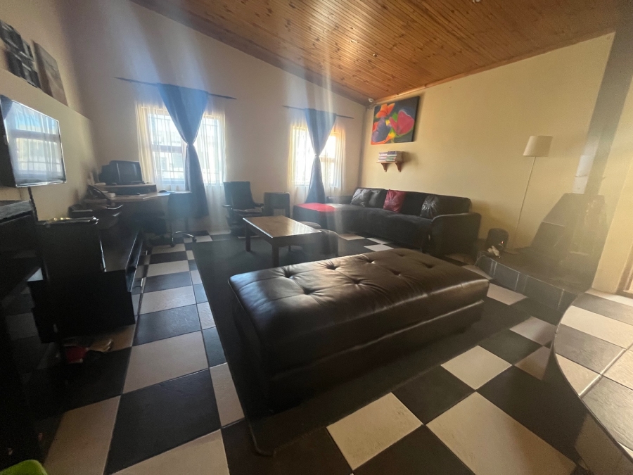 2 Bedroom Property for Sale in Lentegeur Western Cape